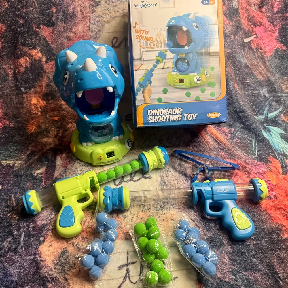💜 EagleStone Moveable Dinosaur Shooting Toy Game Triceratops NWOT